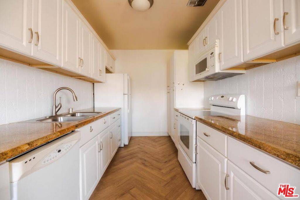 Encino, CA 91316,5400 Newcastle AVE #46