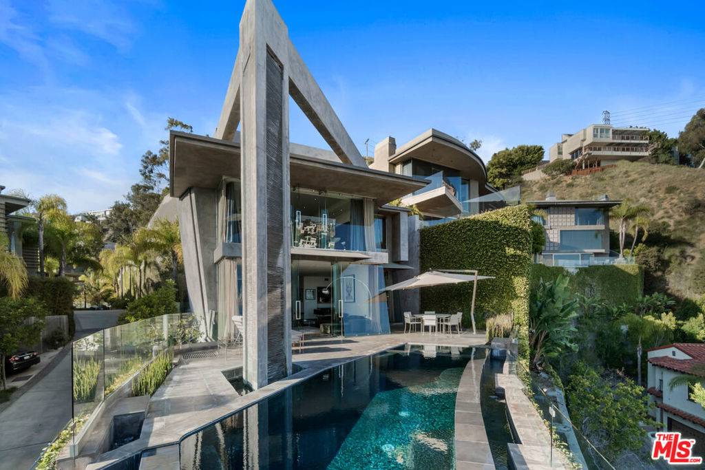 Los Angeles, CA 90069,1742 Viewmont DR