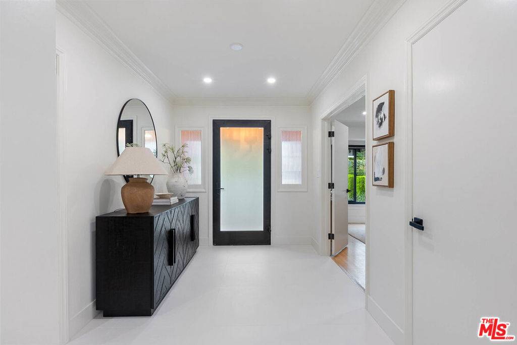 Los Angeles, CA 90049,11346 Thurston PL