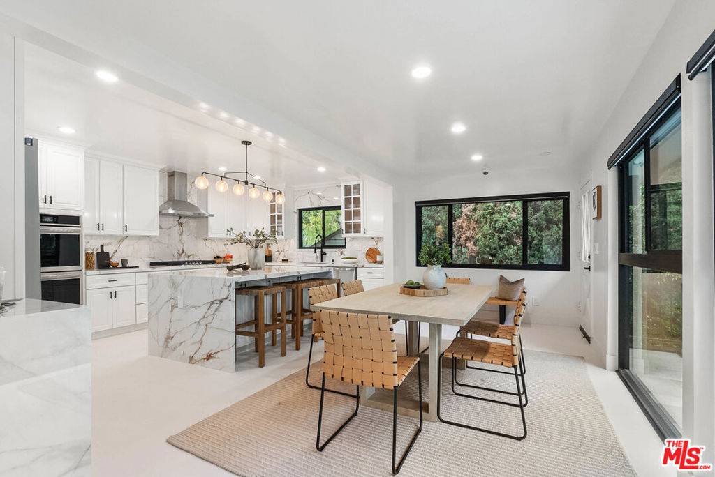 Los Angeles, CA 90049,11346 Thurston PL
