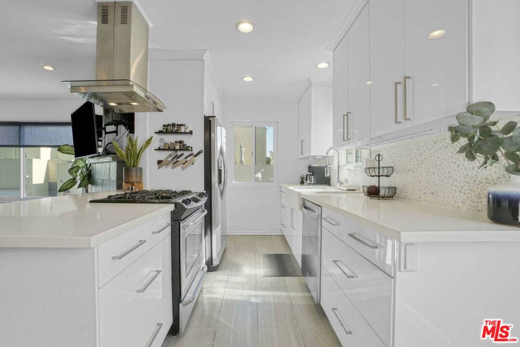 Santa Monica, CA 90404,1315 Stanford ST #7