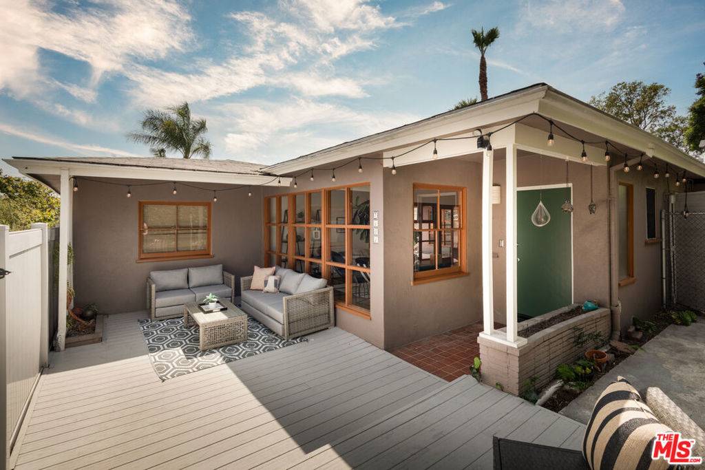 Los Angeles, CA 90045,7141 Knowlton PL