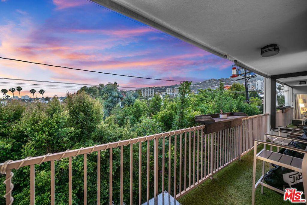West Hollywood, CA 90069,949 N Kings RD #314
