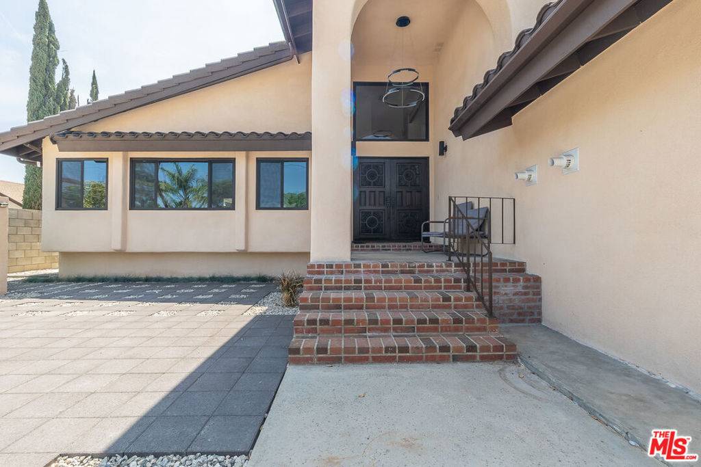Winnetka, CA 91306,20456 Strathern St