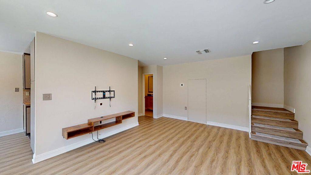 North Hollywood, CA 91602,10757 Hortense ST #304