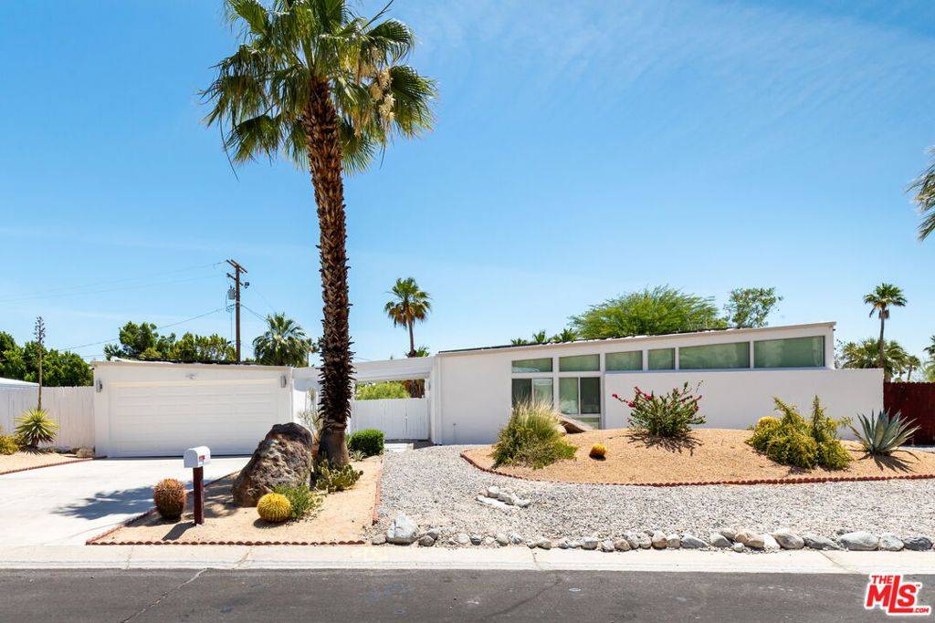 Palm Springs, CA 92262,2106 N Roberto DR