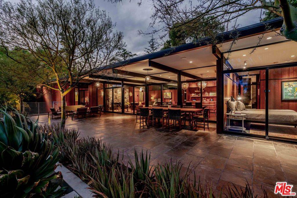 La Canada Flintridge, CA 91011,5228 Escalante DR