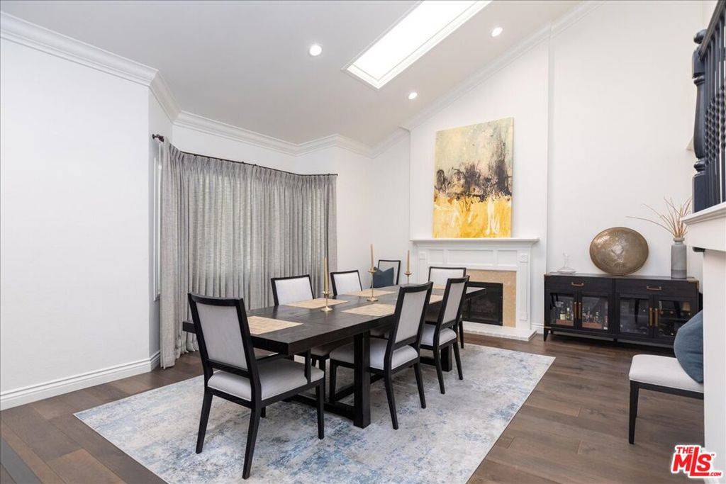 Agoura Hills, CA 91301,29018 Saddlebrook DR