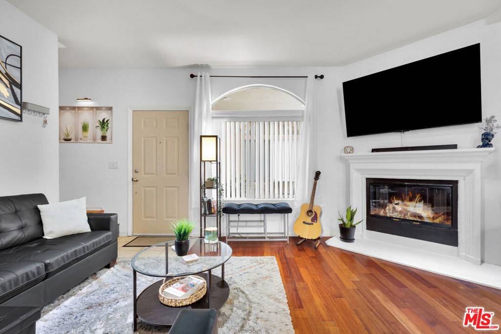 Van Nuys, CA 91405,7124 Woodman AVE #3