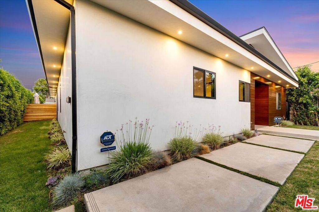 Sherman Oaks, CA 91401,5456 Hazeltine AVE