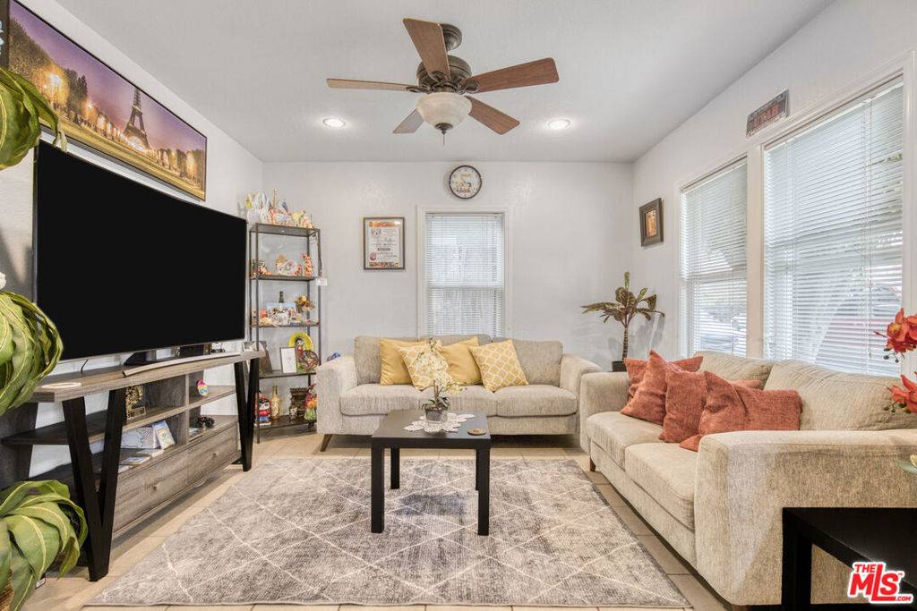 Huntington Beach, CA 92647,7952 Aldrich DR