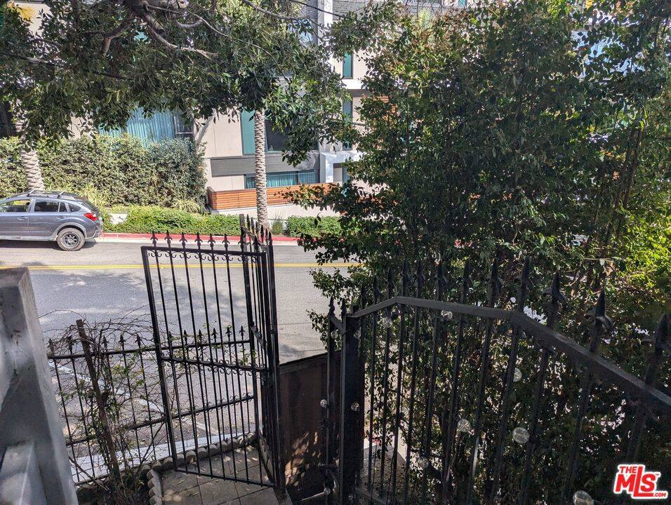 West Hollywood, CA 90069,1323 N Olive DR #25B