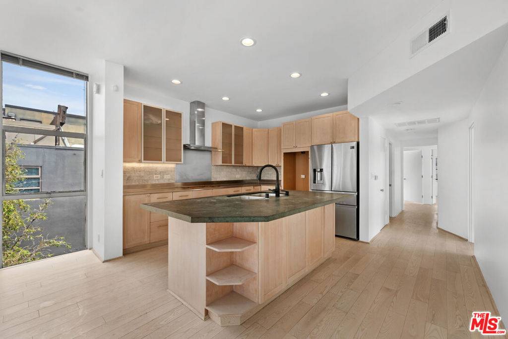 Venice, CA 90291,20 28TH AVE #A