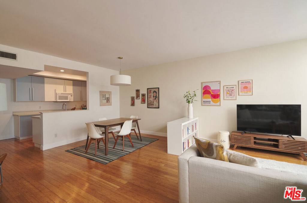 Los Angeles, CA 90046,7960 Selma AVE #109