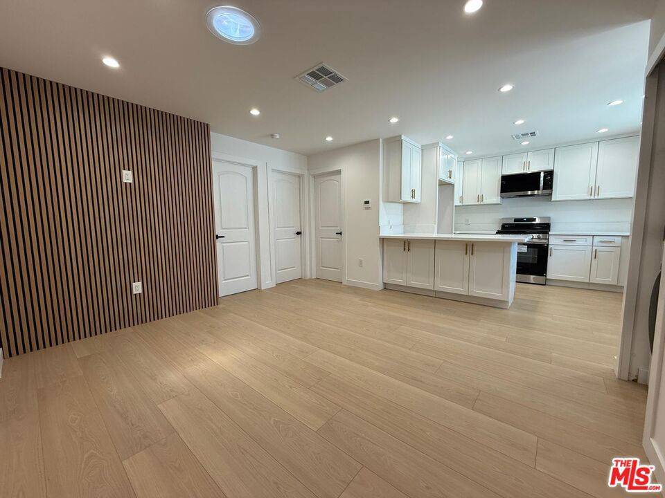 North Hollywood, CA 91601,5759 1/2 Lemp AVE