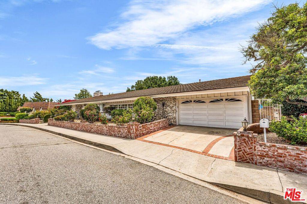 Los Angeles, CA 90049,16560 Park Lane CIR