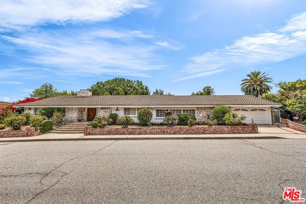 Los Angeles, CA 90049,16560 Park Lane CIR