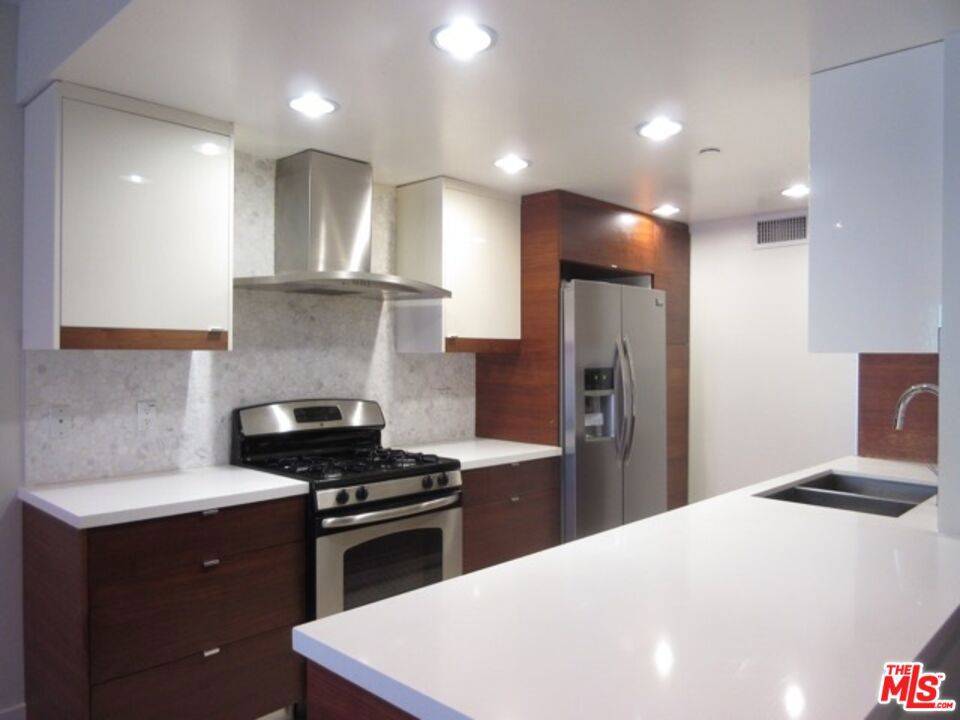 Glendale, CA 91205,220 E Broadway #411
