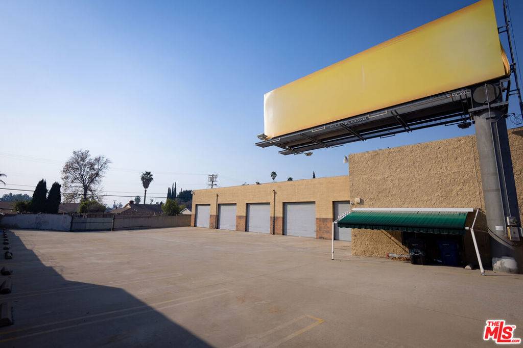 North Hollywood, CA 91605,13330 Sherman WAY