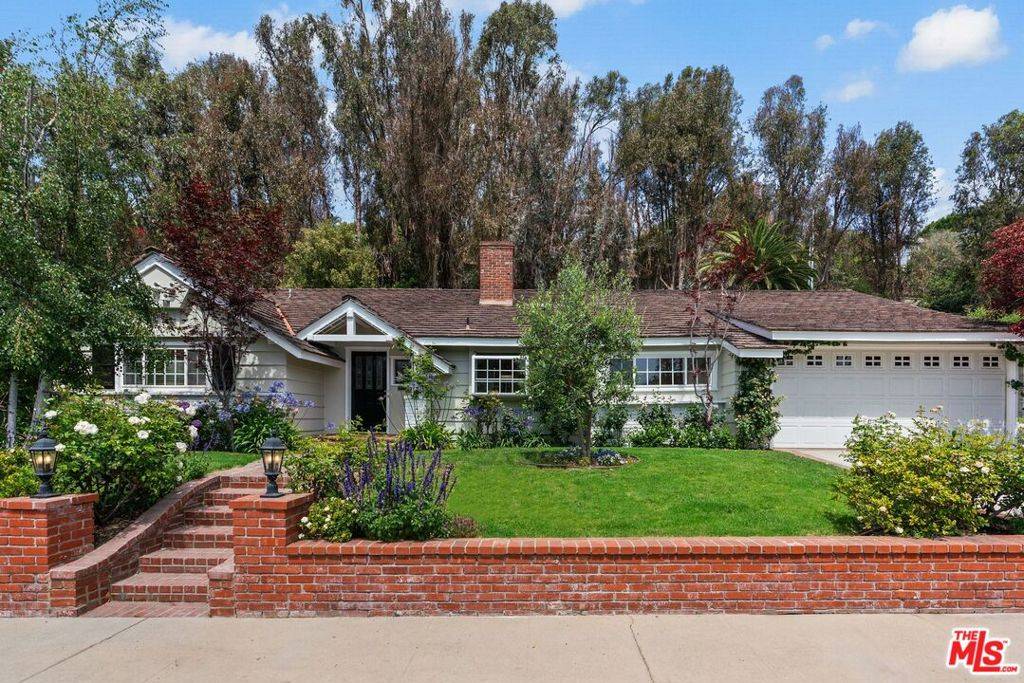 Los Angeles, CA 90049,1401 Jonesboro DR