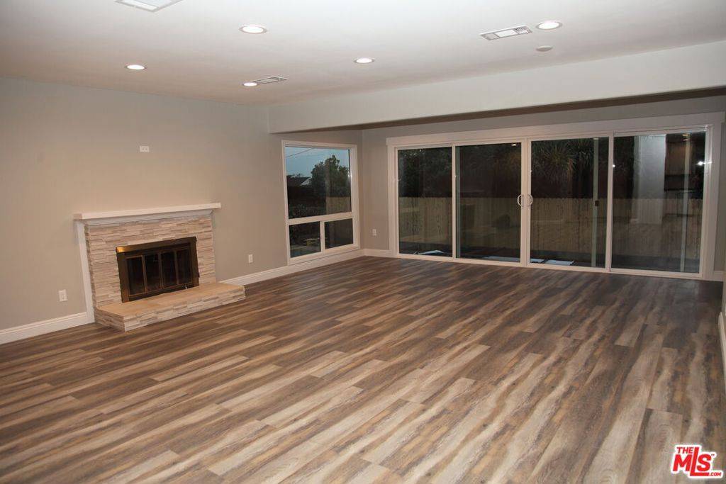 La Canada Flintridge, CA 91011,936 Chehalem RD