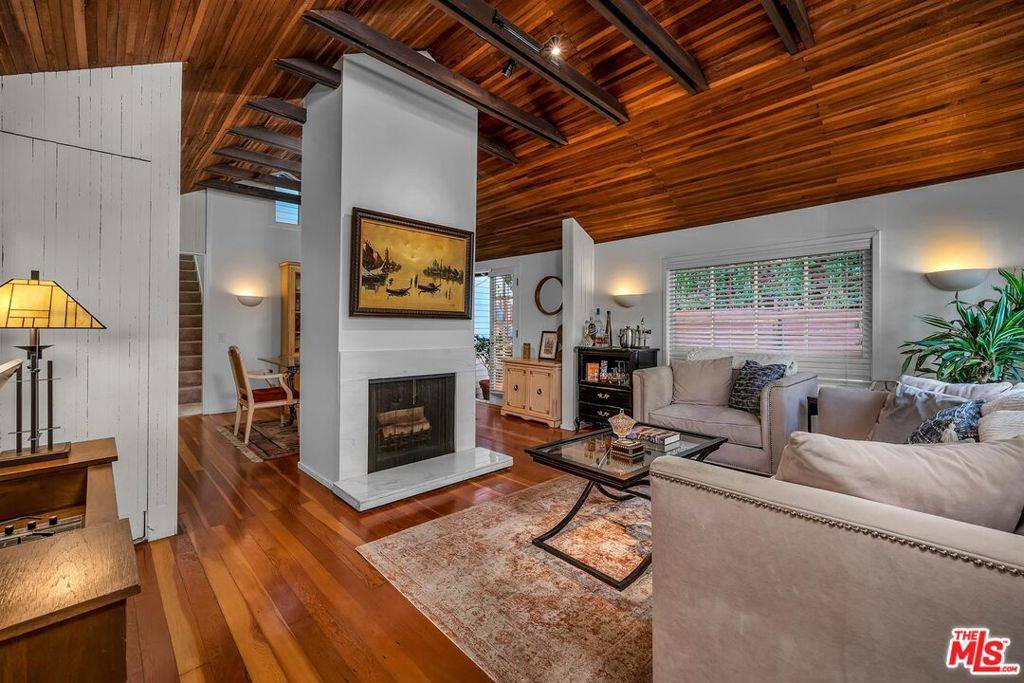 Los Angeles, CA 90077,10546 Selkirk LN
