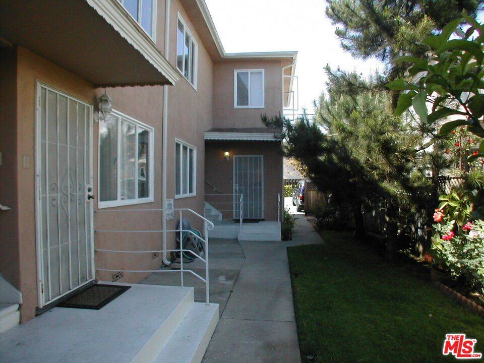 Santa Monica, CA 90405,2221 OCEAN PARK BLVD #1