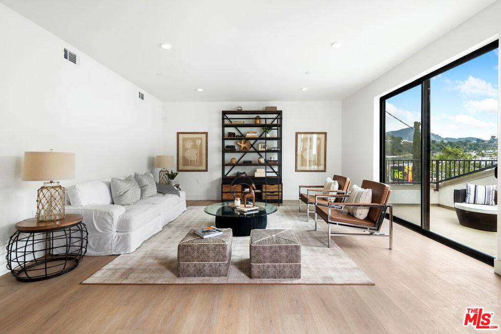 Los Angeles, CA 90068,3657 1/2 Regal PL #3657 1/2