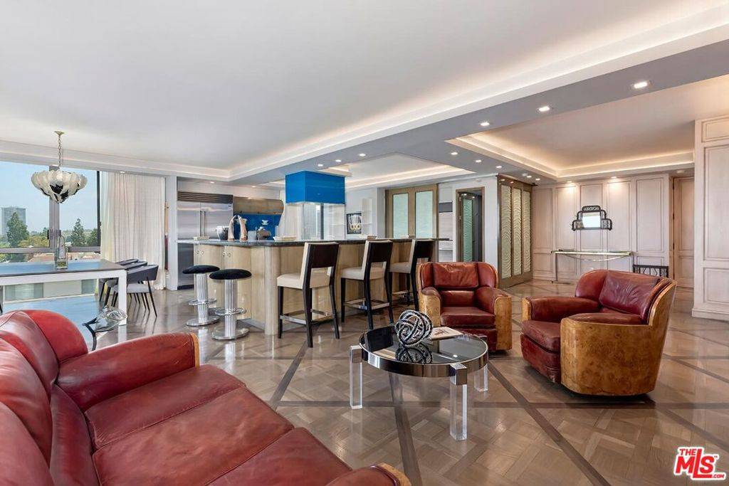 Beverly Hills, CA 90212,211 S Spalding DR #603S