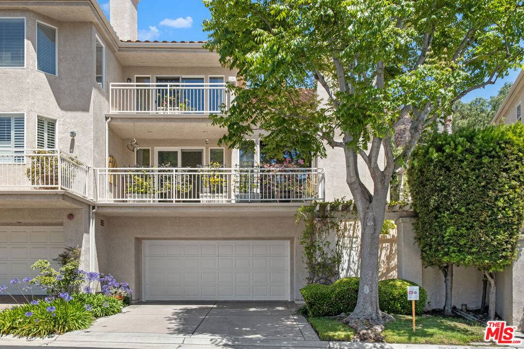 Pacific Palisades, CA 90272,682 Palisades DR
