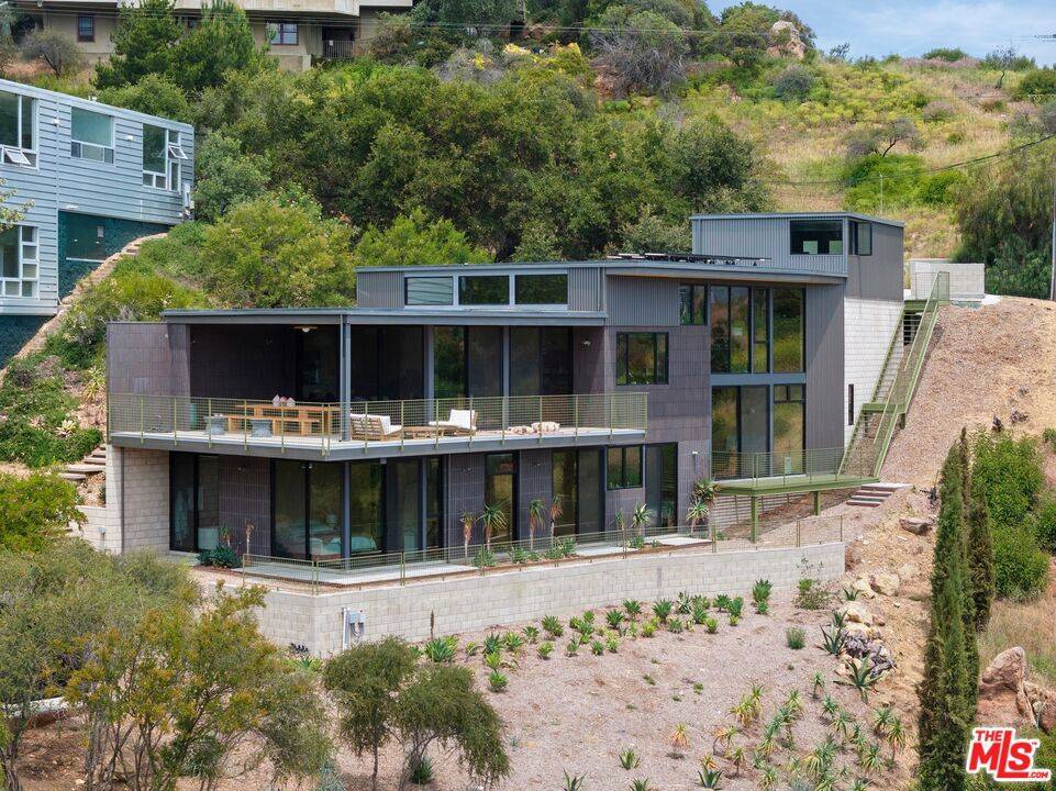 Topanga, CA 90290,20485 Medley LN