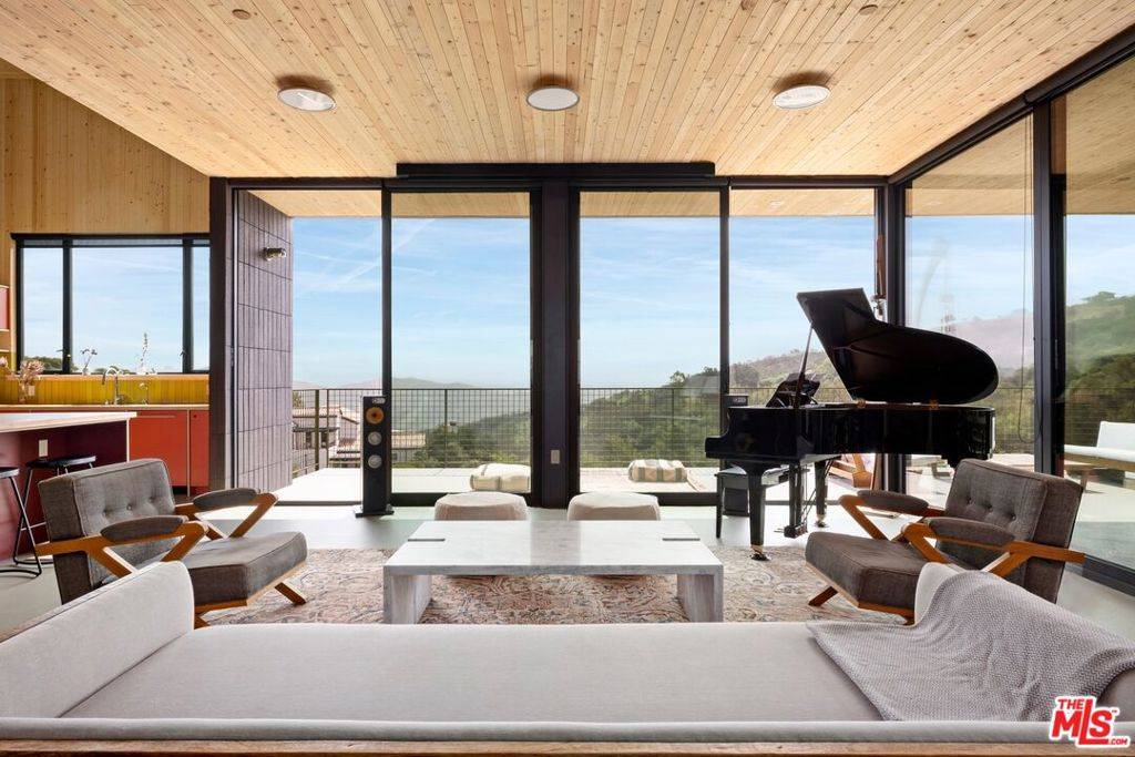 Topanga, CA 90290,20485 Medley LN