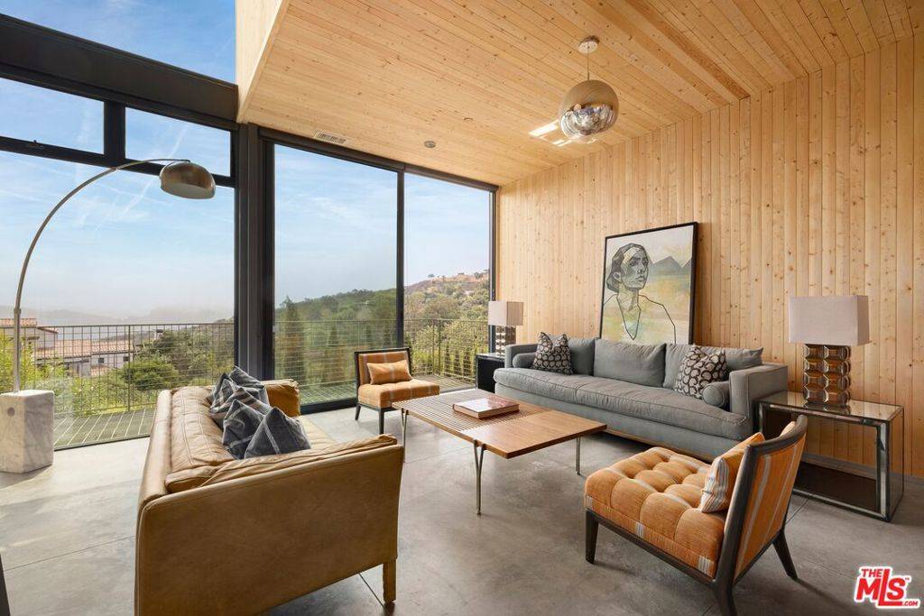 Topanga, CA 90290,20485 Medley LN