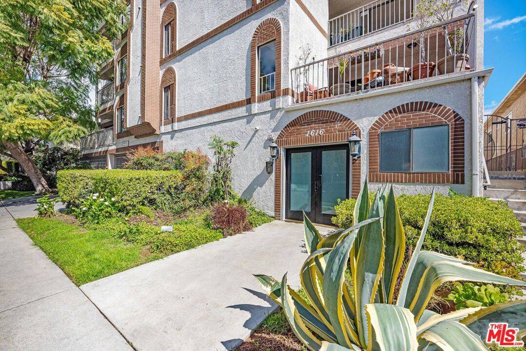 Los Angeles, CA 90025,1616 Granville AVE #202