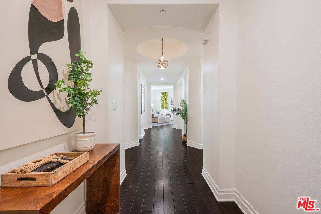 Playa Vista, CA 90094,6241 Crescent Park #201
