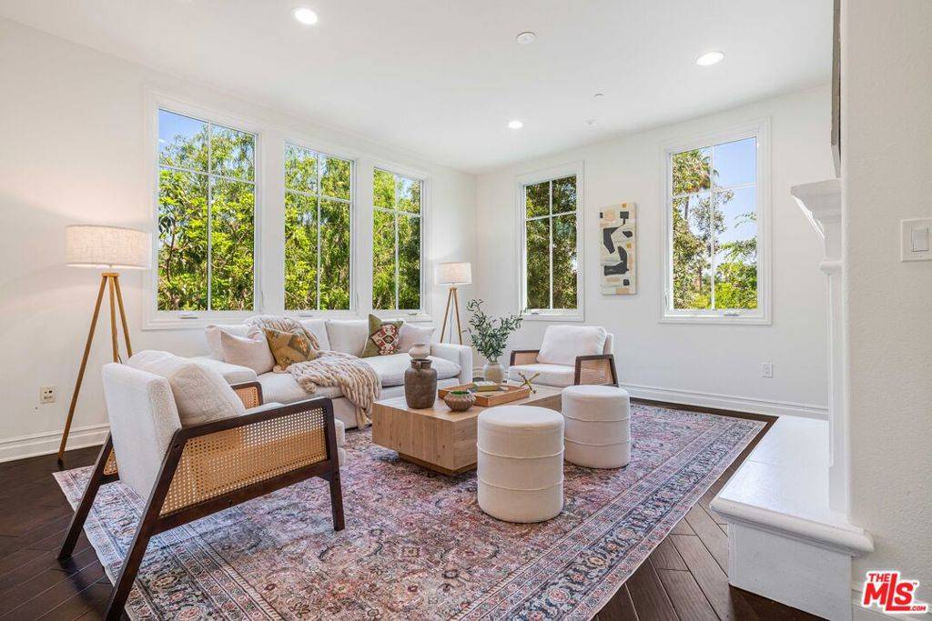 Playa Vista, CA 90094,6241 Crescent Park #201