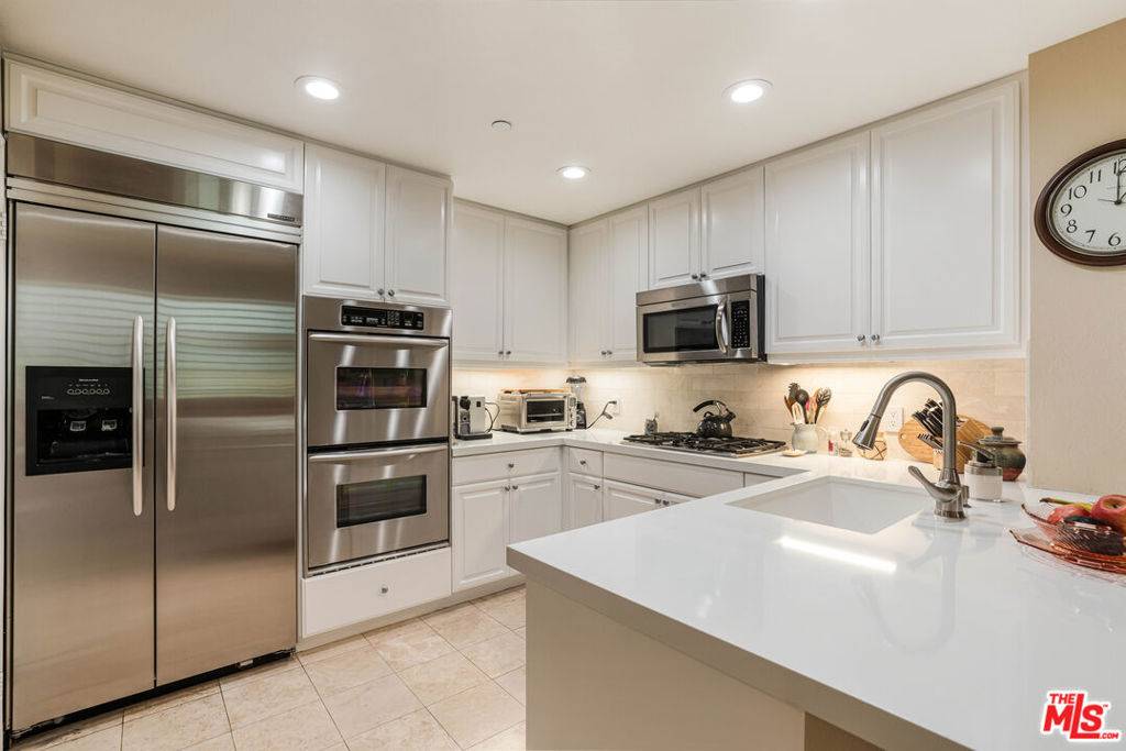 Playa Vista, CA 90094,5625 W Crescent Park #205