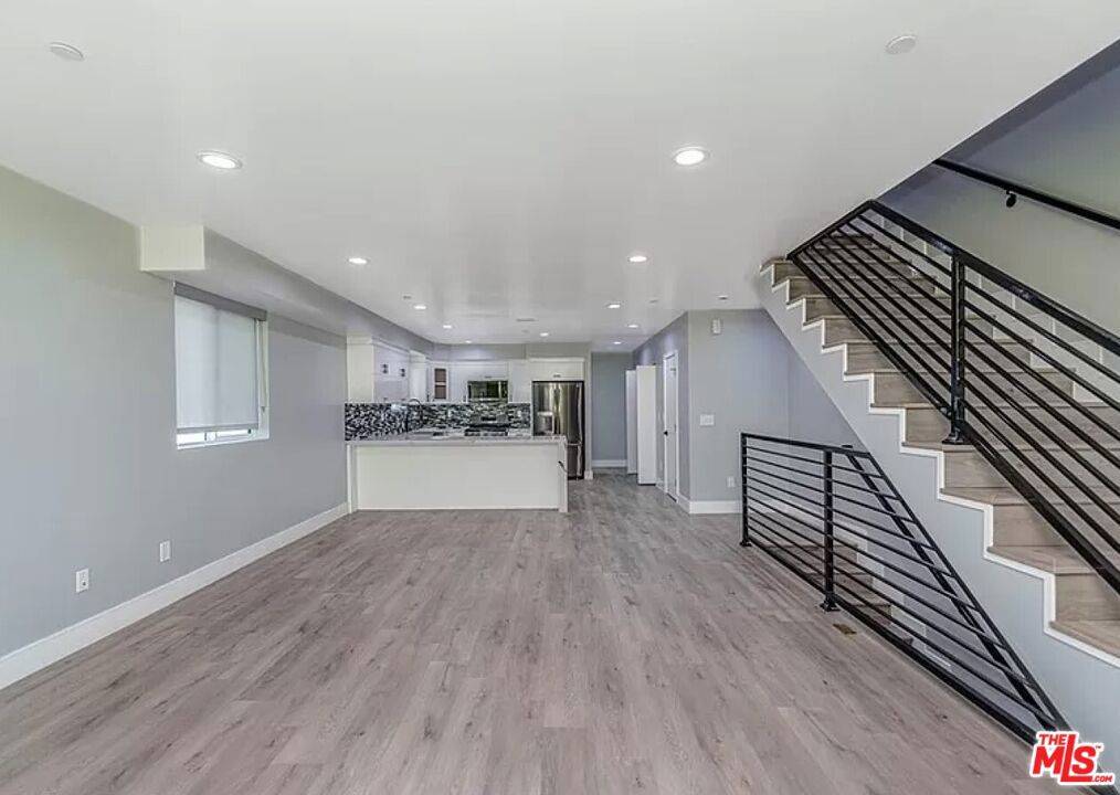 Los Angeles, CA 90068,1947 N Vista Del Mar AVE