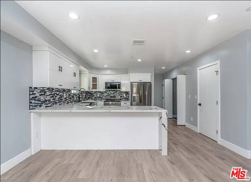 Los Angeles, CA 90068,1947 N Vista Del Mar AVE