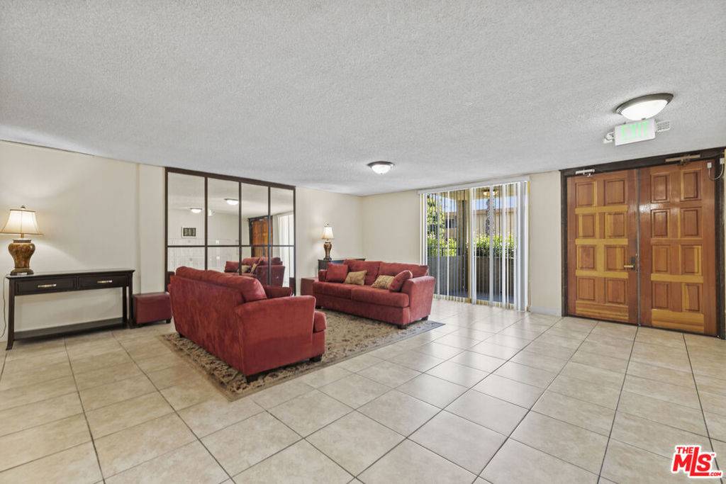 Encino, CA 91316,5339 Newcastle AVE #205