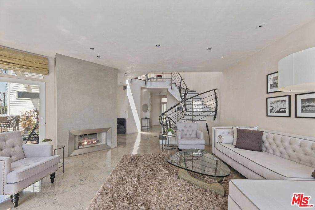 Santa Monica, CA 90405,2115 3rd ST #203