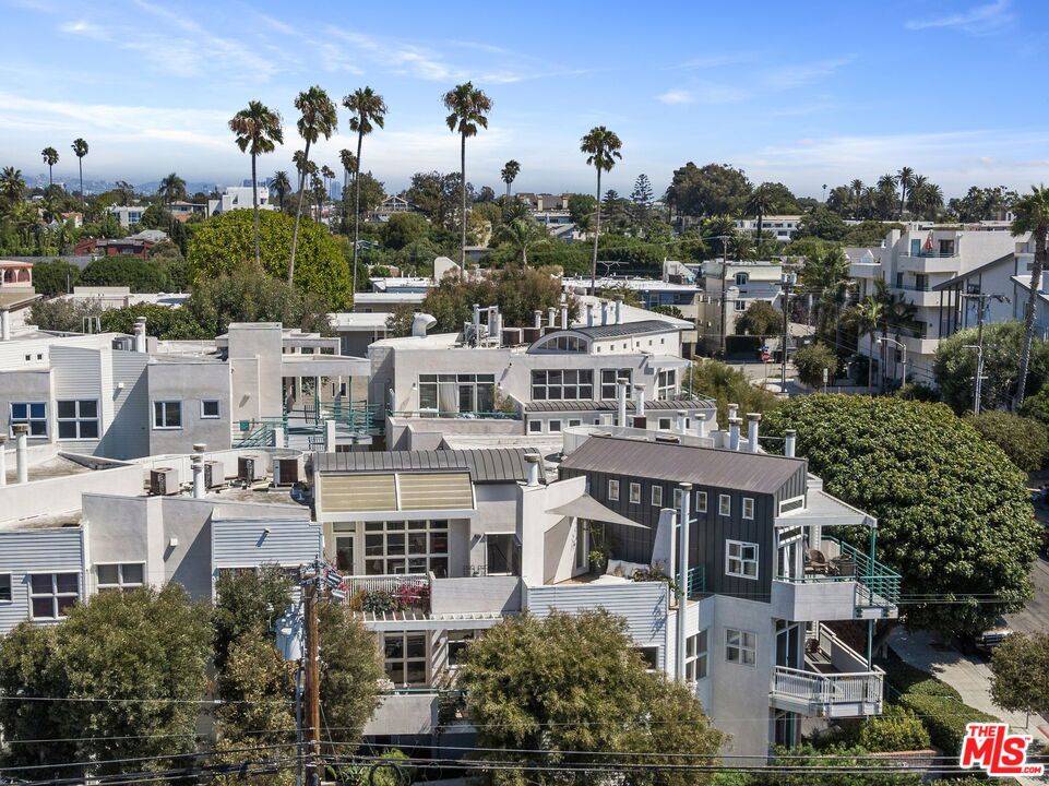Santa Monica, CA 90405,2115 3rd ST #203