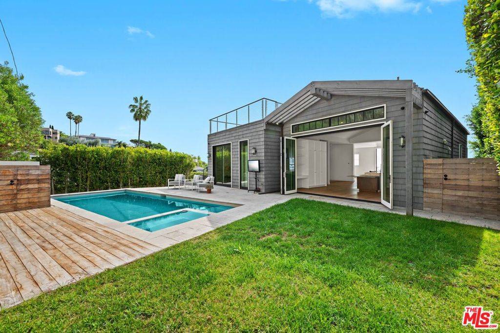 Pacific Palisades, CA 90272,1324 Monument ST