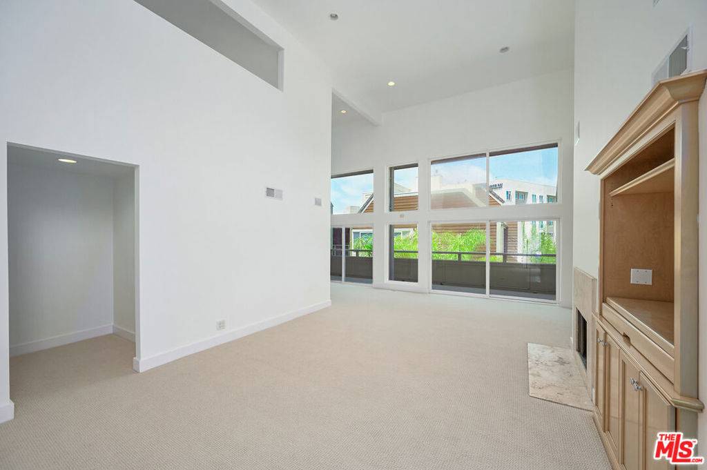 Marina Del Rey, CA 90292,4250 Via Dolce #321