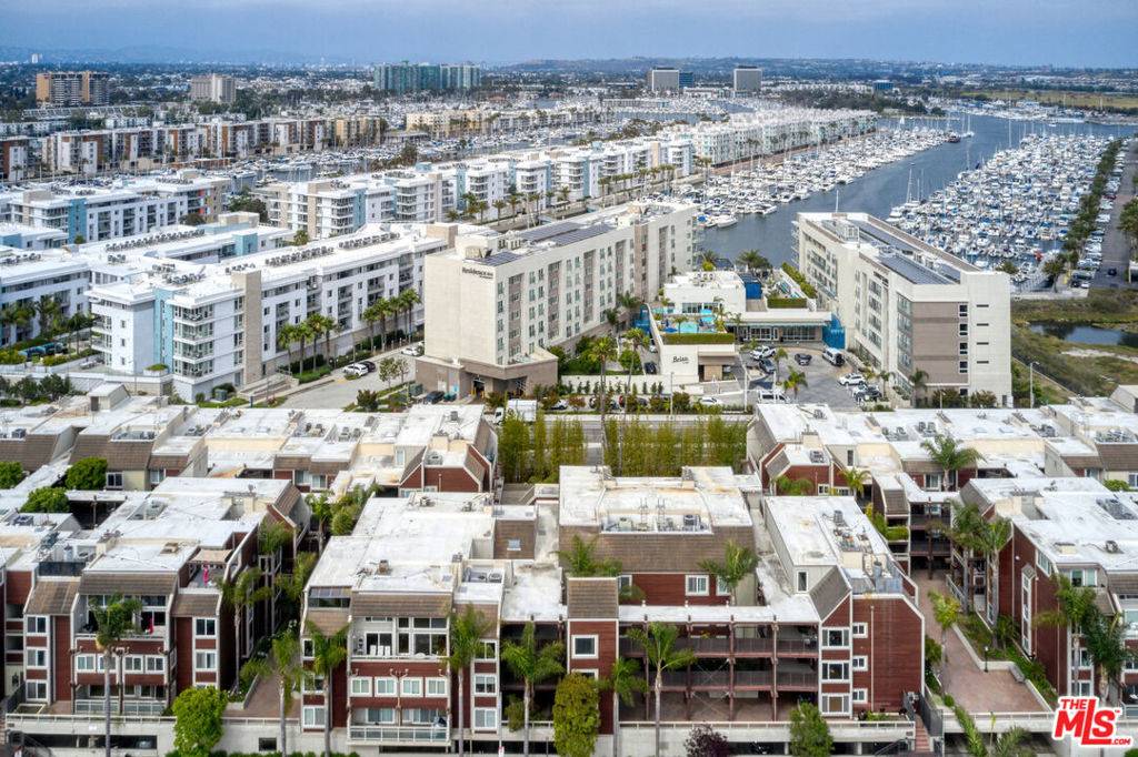 Marina Del Rey, CA 90292,4250 Via Dolce #321