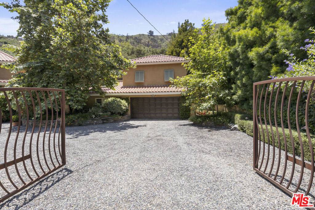 Los Angeles, CA 90049,3265 Mandeville Canyon RD