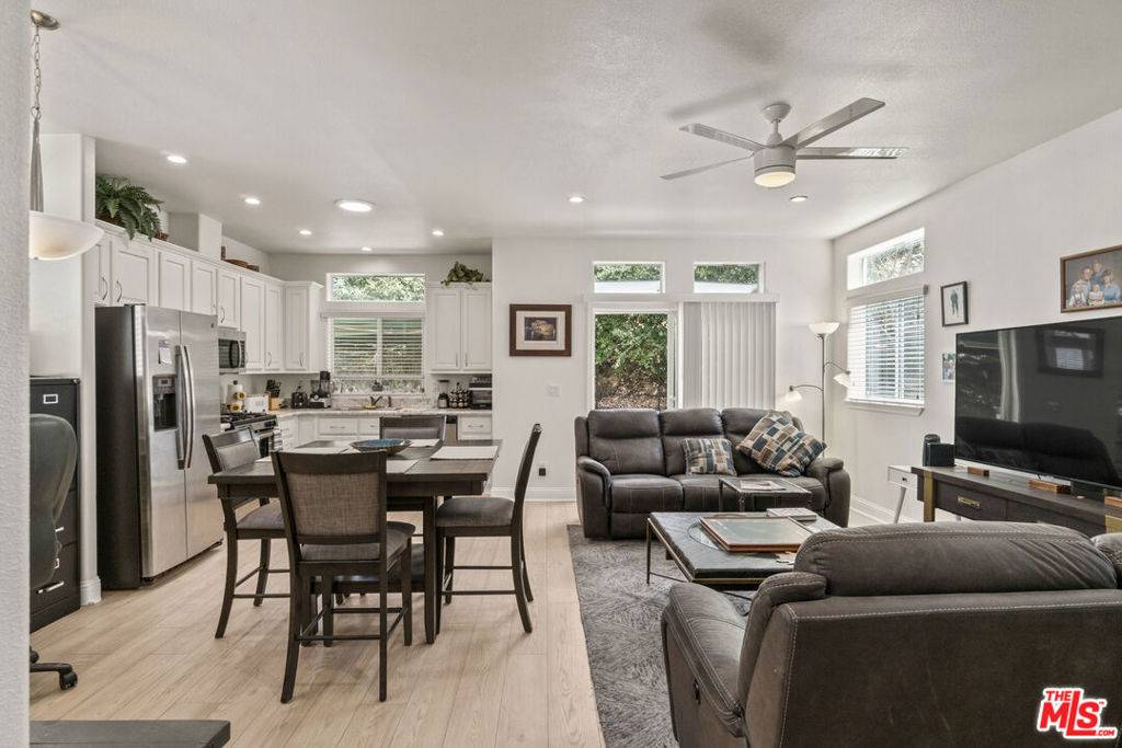 Woodland Hills, CA 91364,4201 Topanga Canyon Blvd. #51