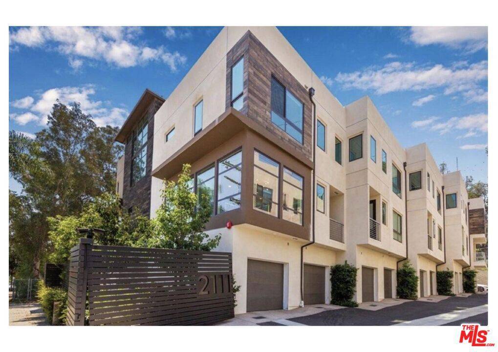 Los Angeles, CA 90068,2111 N Cahuenga BLVD #1