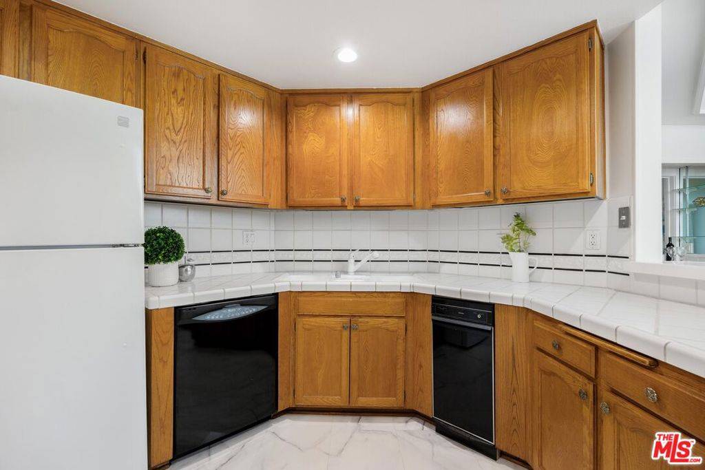 Encino, CA 91316,5333 Zelzah AVE #139
