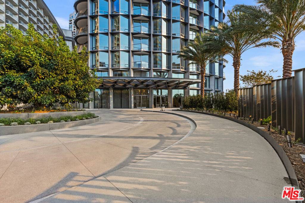 Los Angeles, CA 90067,211 W Elm CT #18A